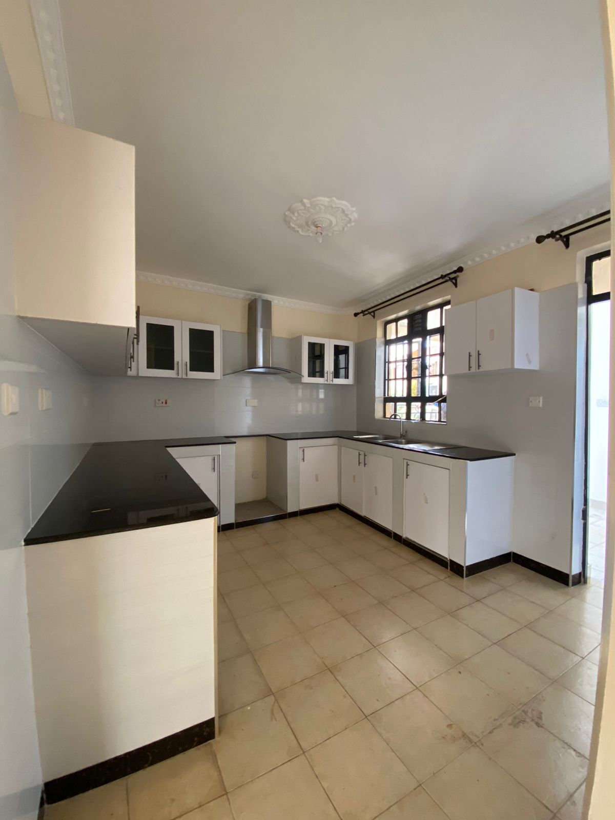 4-Bedroom image 7