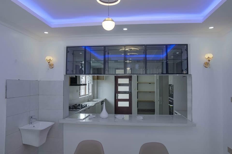 5 Bedroom image 6