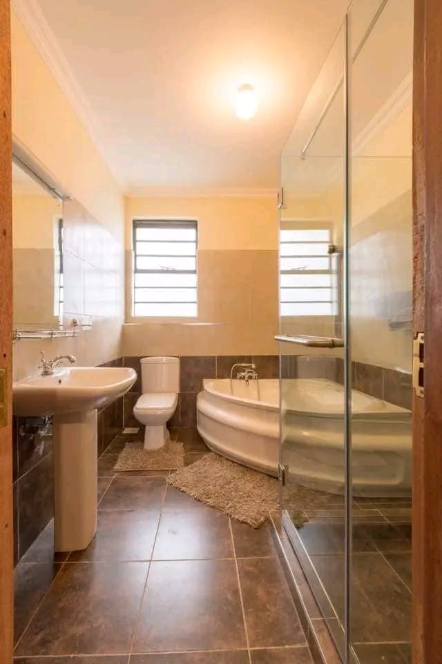4-Bedroom image 5