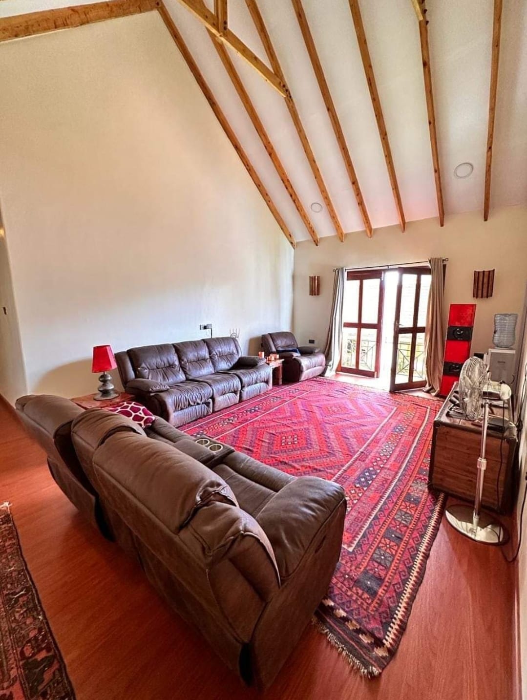 6 Bedroom House in Ridgeways image 6