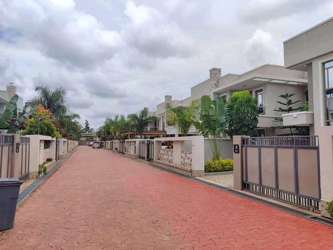 4 Bedroom plus DSQ image 3