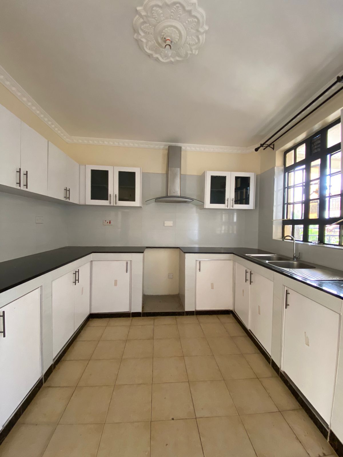 4-Bedroom image 3