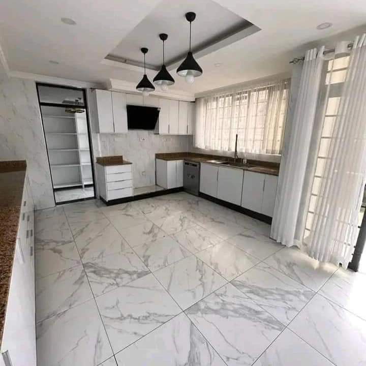 7 Bedroom image 9