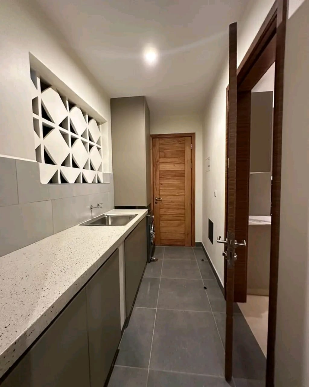 1-Bedroom image 8