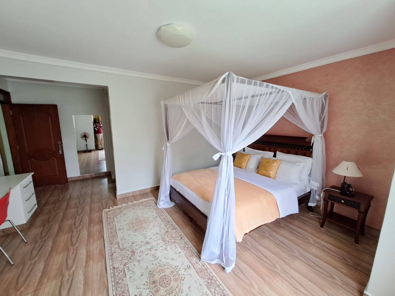 6 Bedroom villa image 14