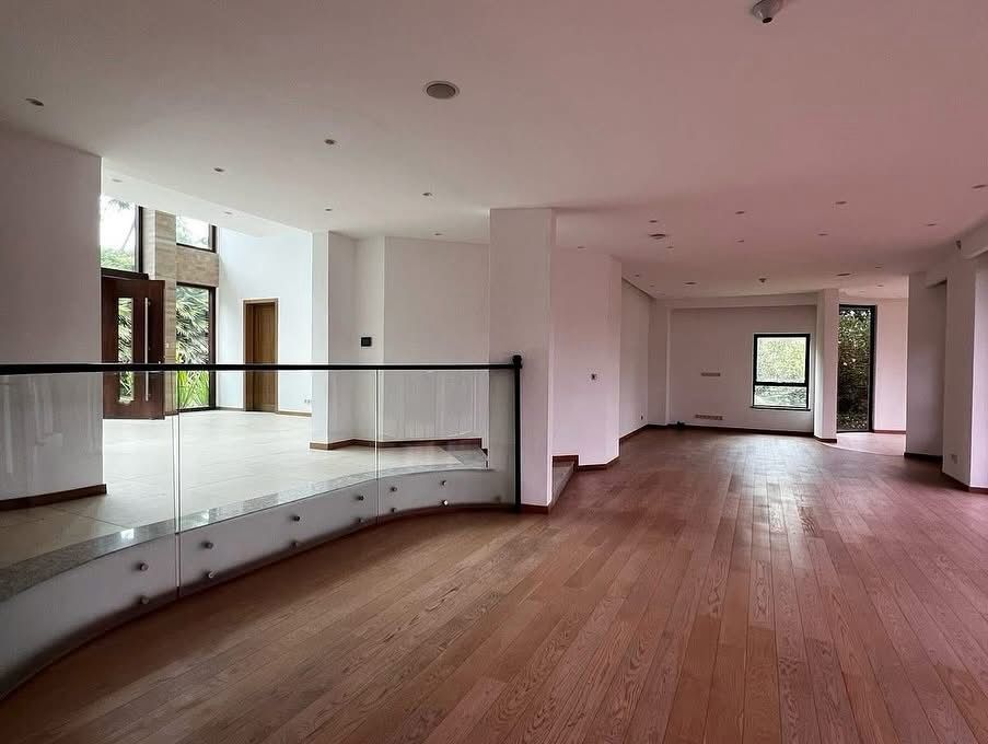 5 bedroom villa image 10