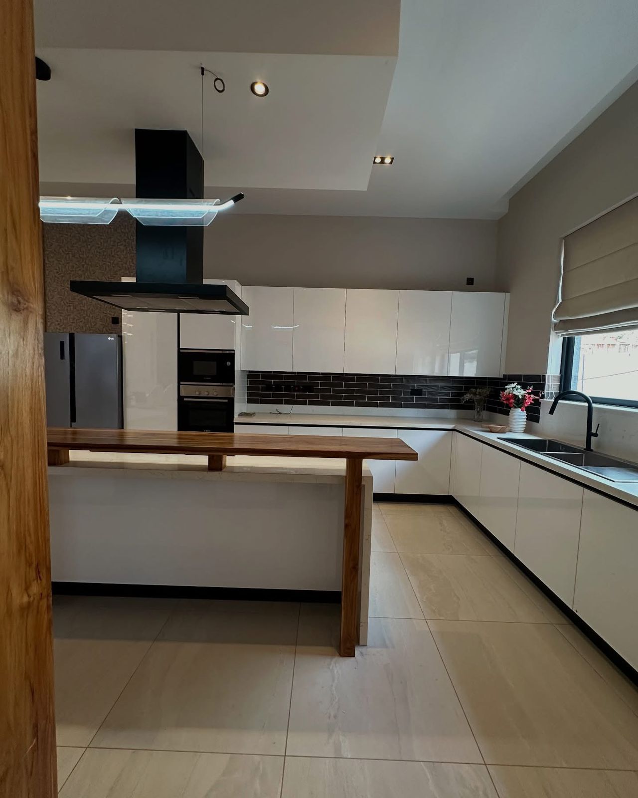 4 Bedroom and Dsq image 15