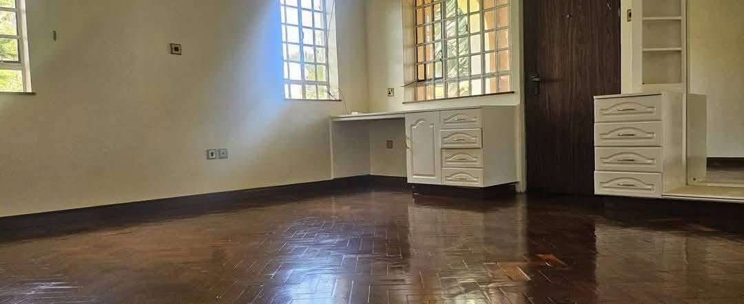 5 Bedroom and DSQ image 3