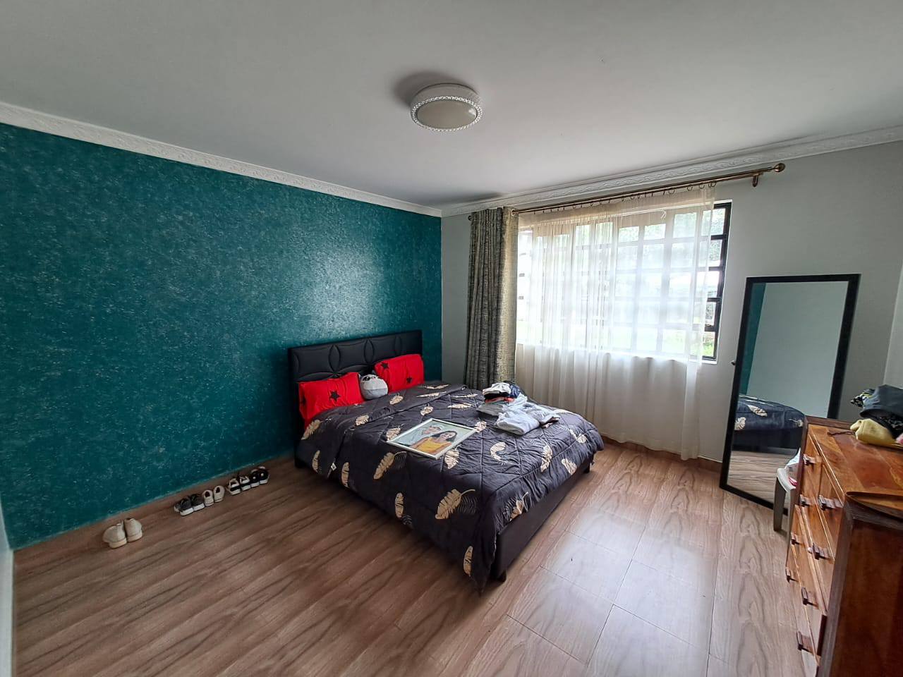 6 Bedroom villa image 8