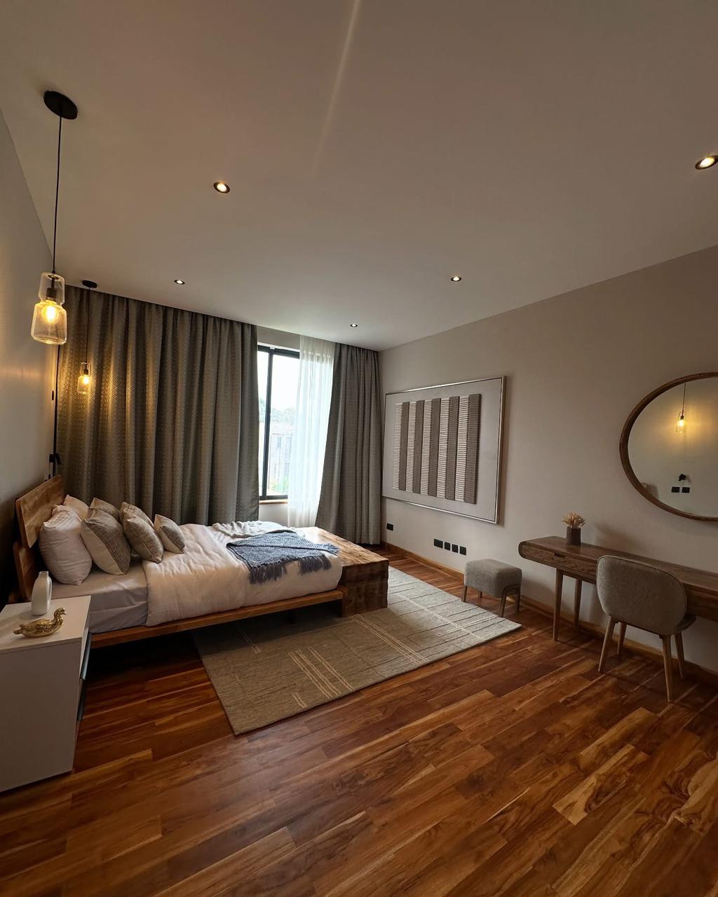 4 Bedroom and Dsq image 23