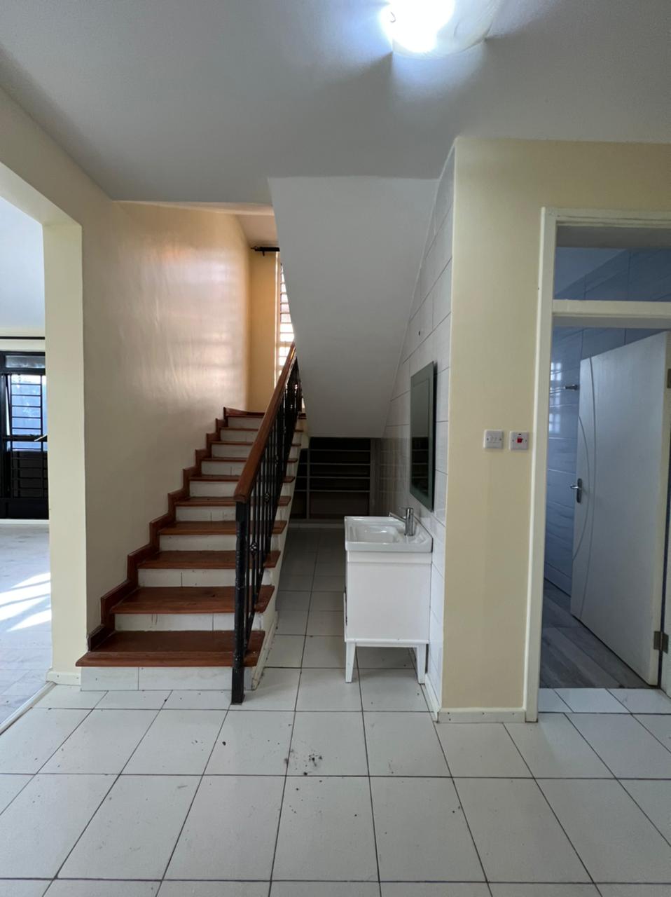 4-Bedroom image 8