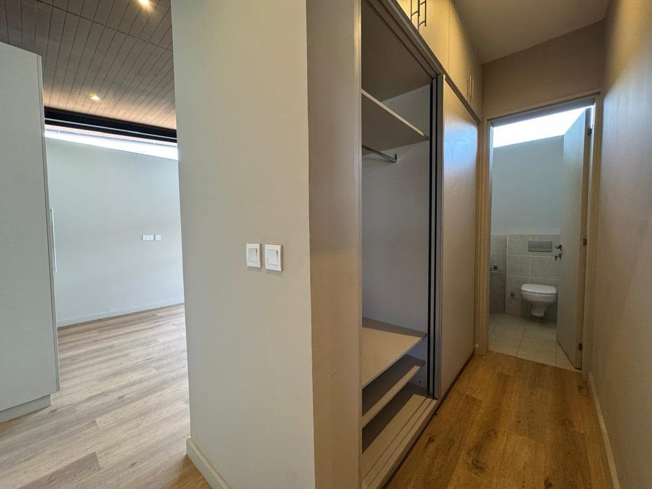 4 Bedroom image 9