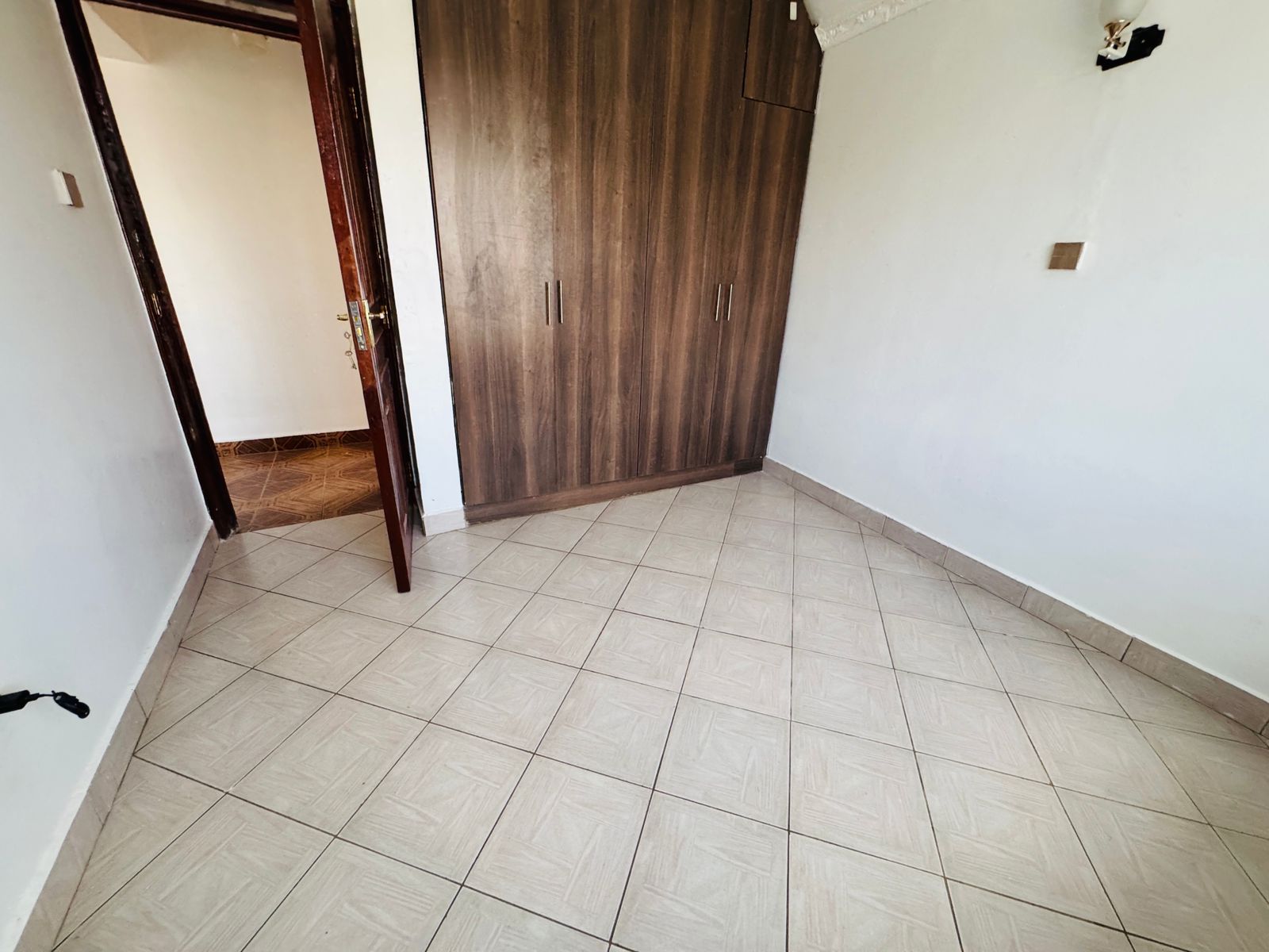 4 Bedroom Villa  For Rent in Membley image 12