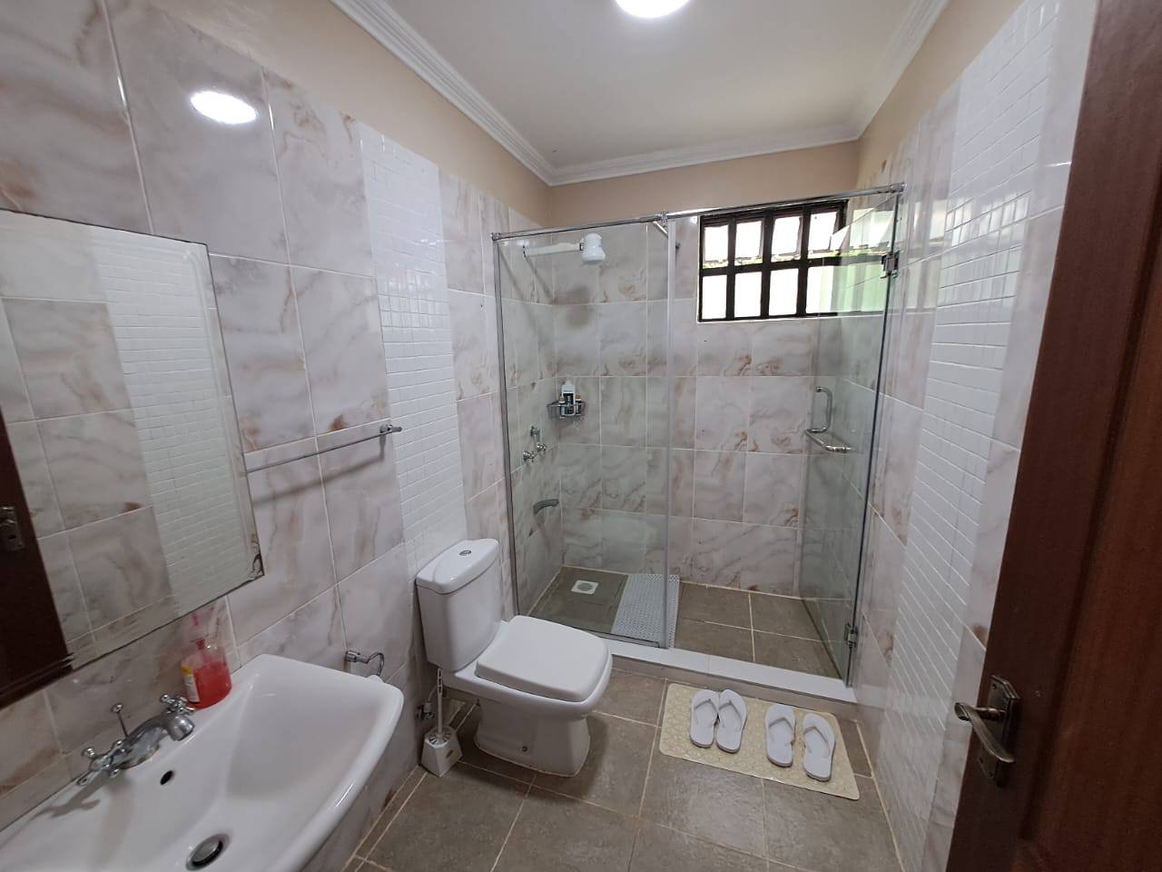 6 Bedroom villa image 16