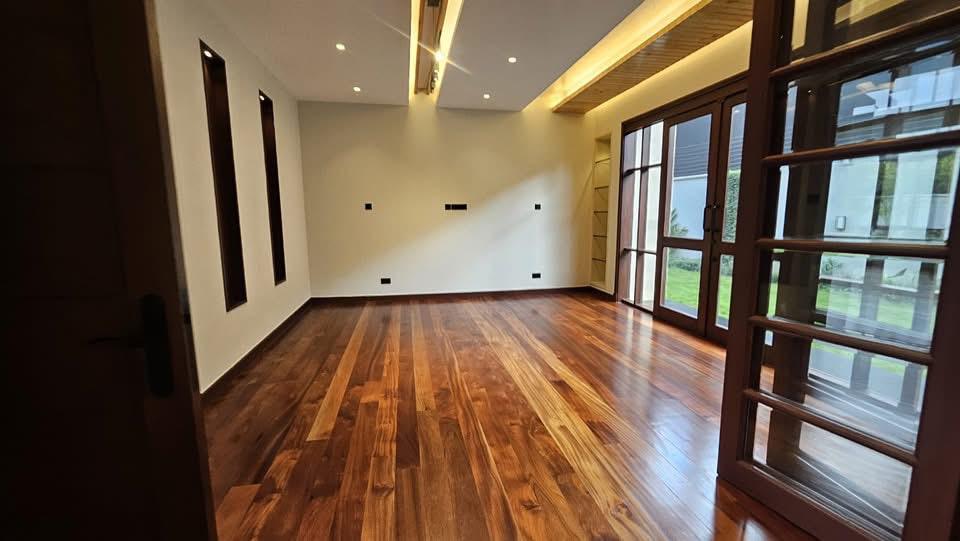 5 Bedroom image 7