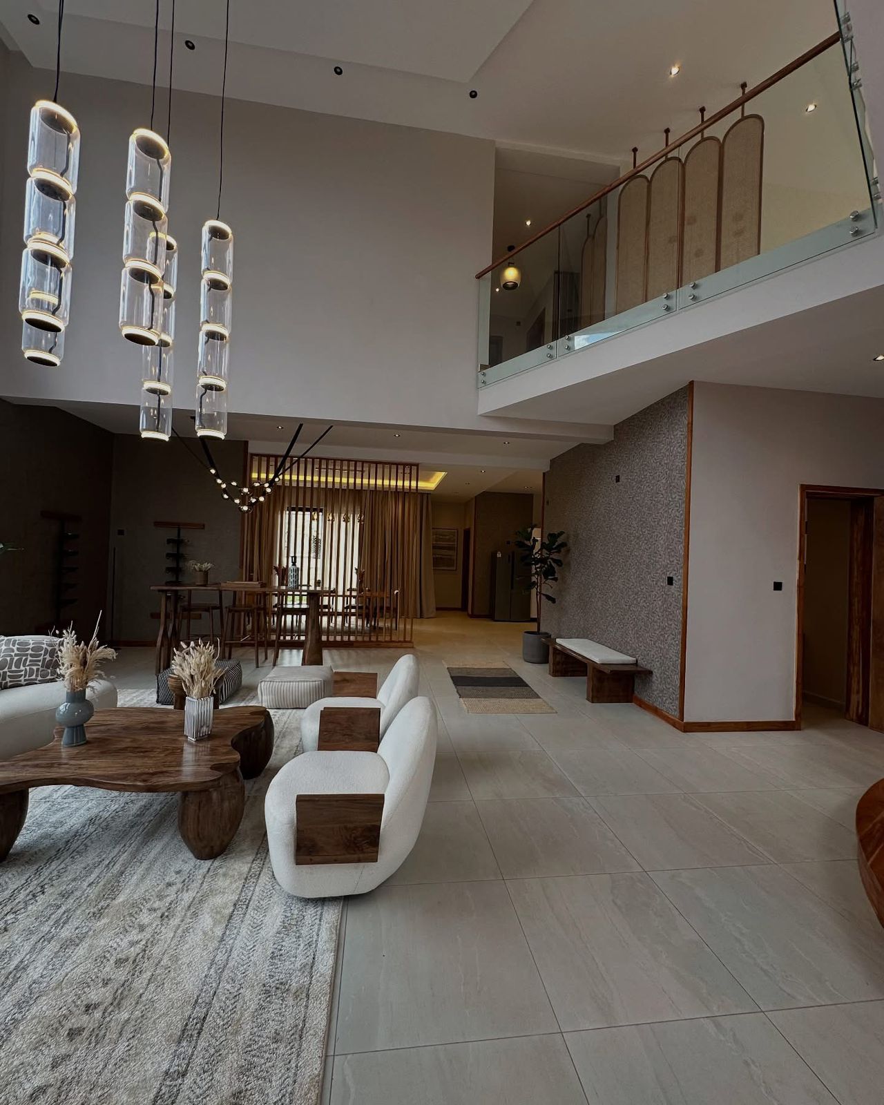 4 Bedroom and Dsq image 12