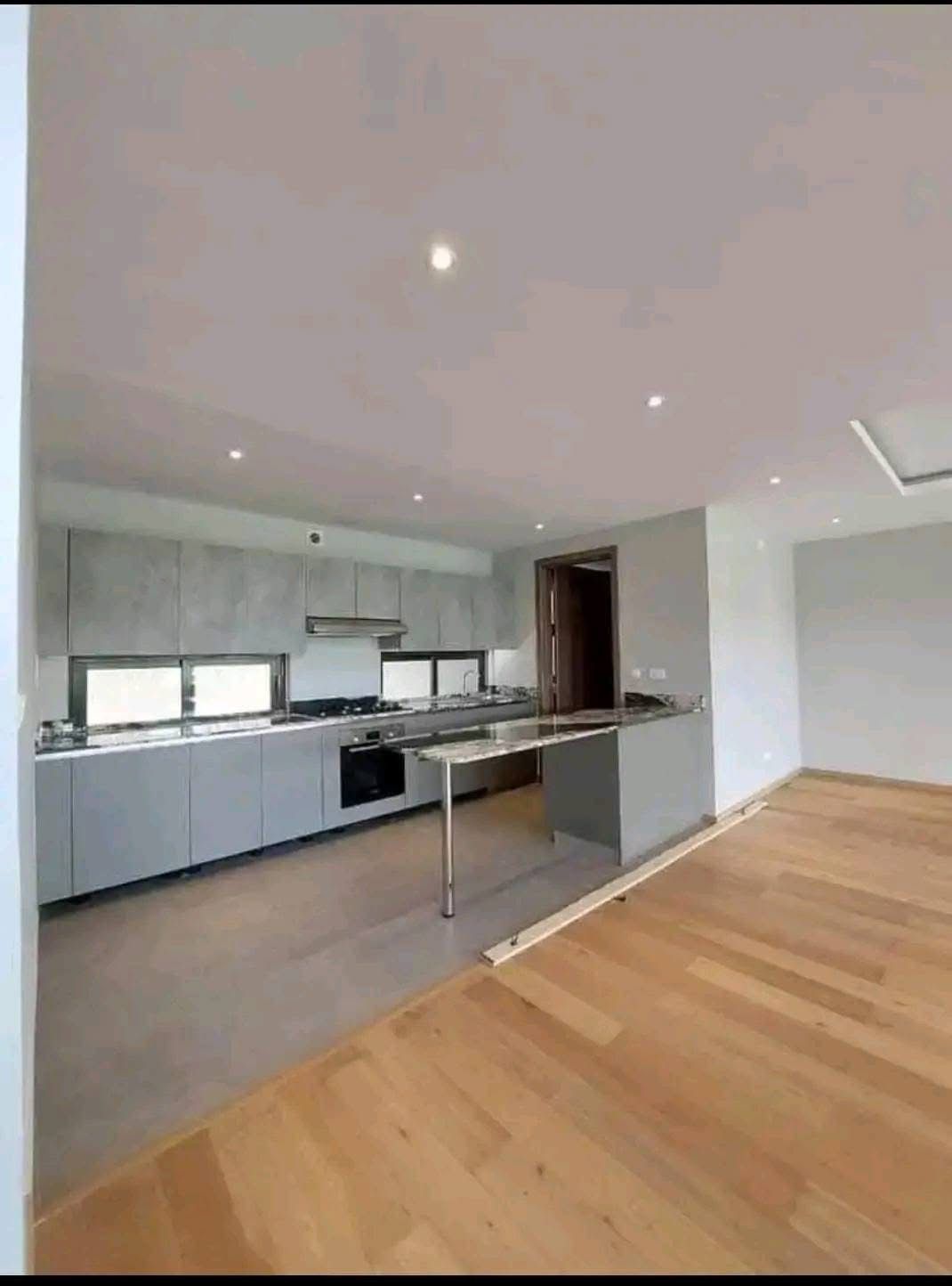 5 Bedroom Villa image 3