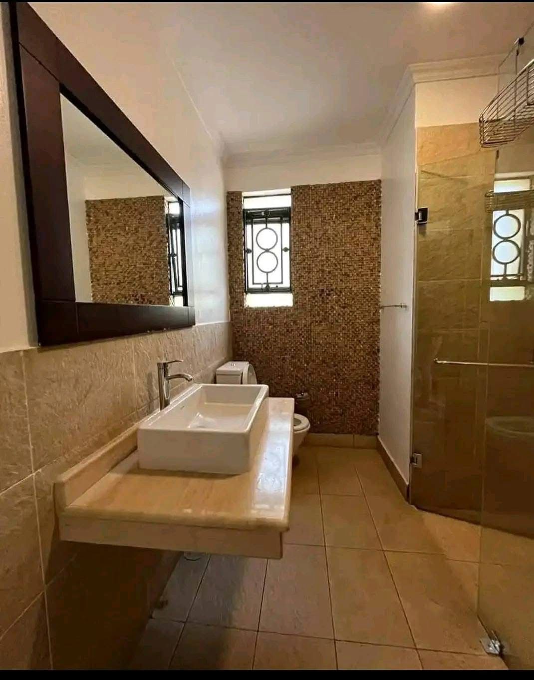 5 Bedroom Townhouse image 3