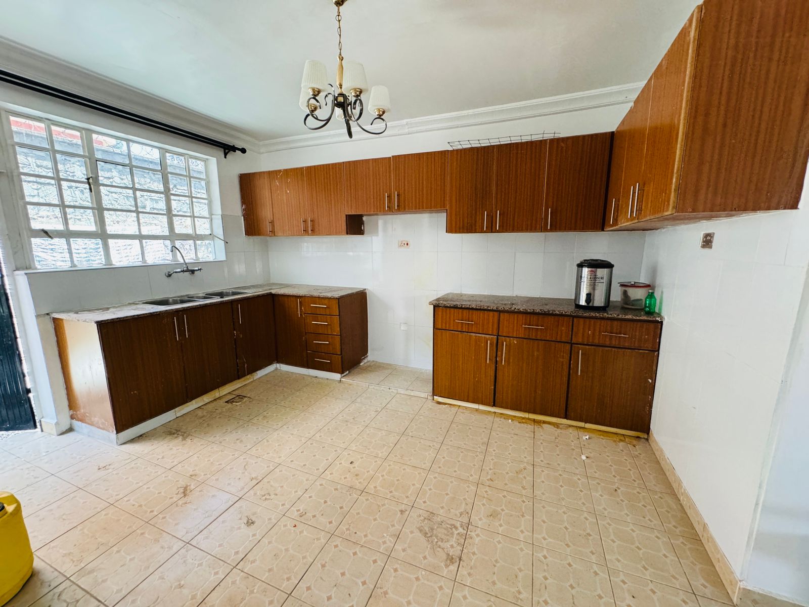 4 Bedroom Villa  For Rent in Membley image 5