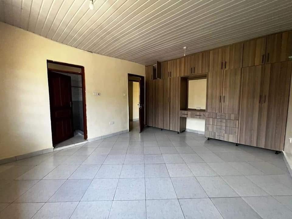 magnificent 4 bedroom house in Membley Estate image 6