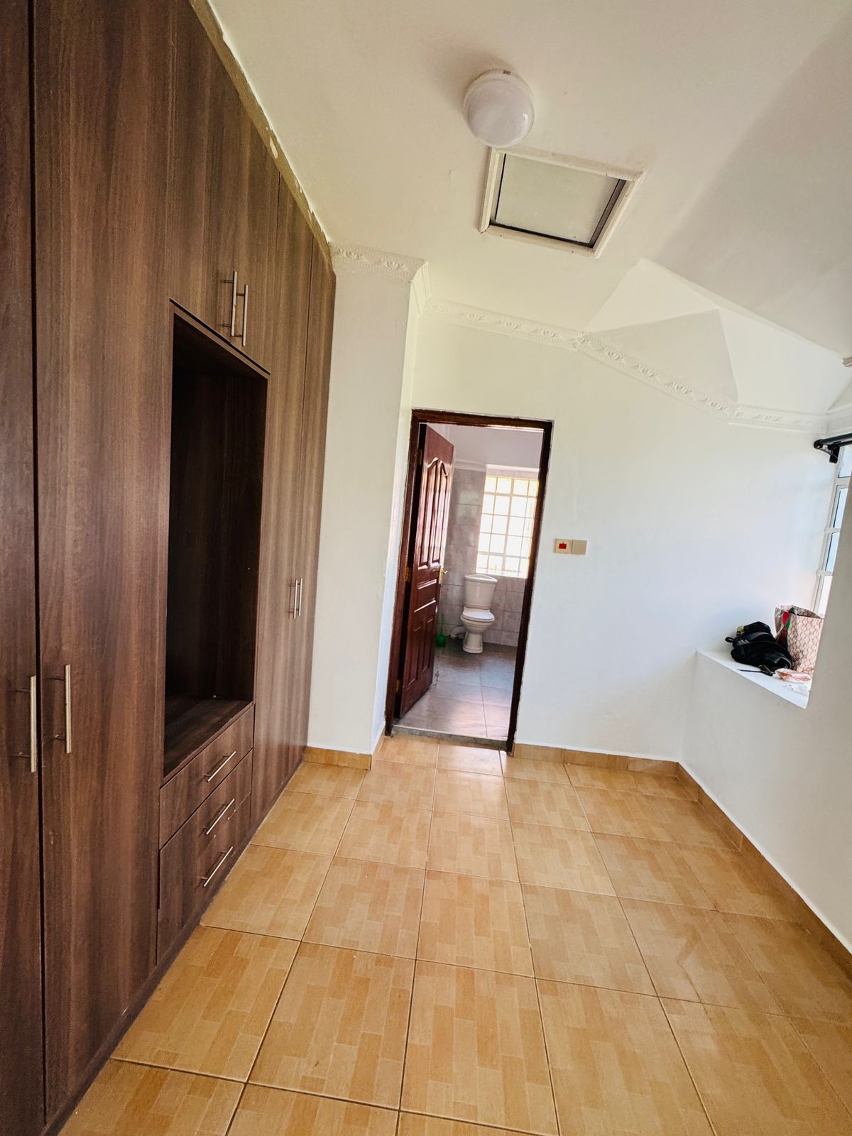 4 Bedroom Villa  For Rent in Membley image 6