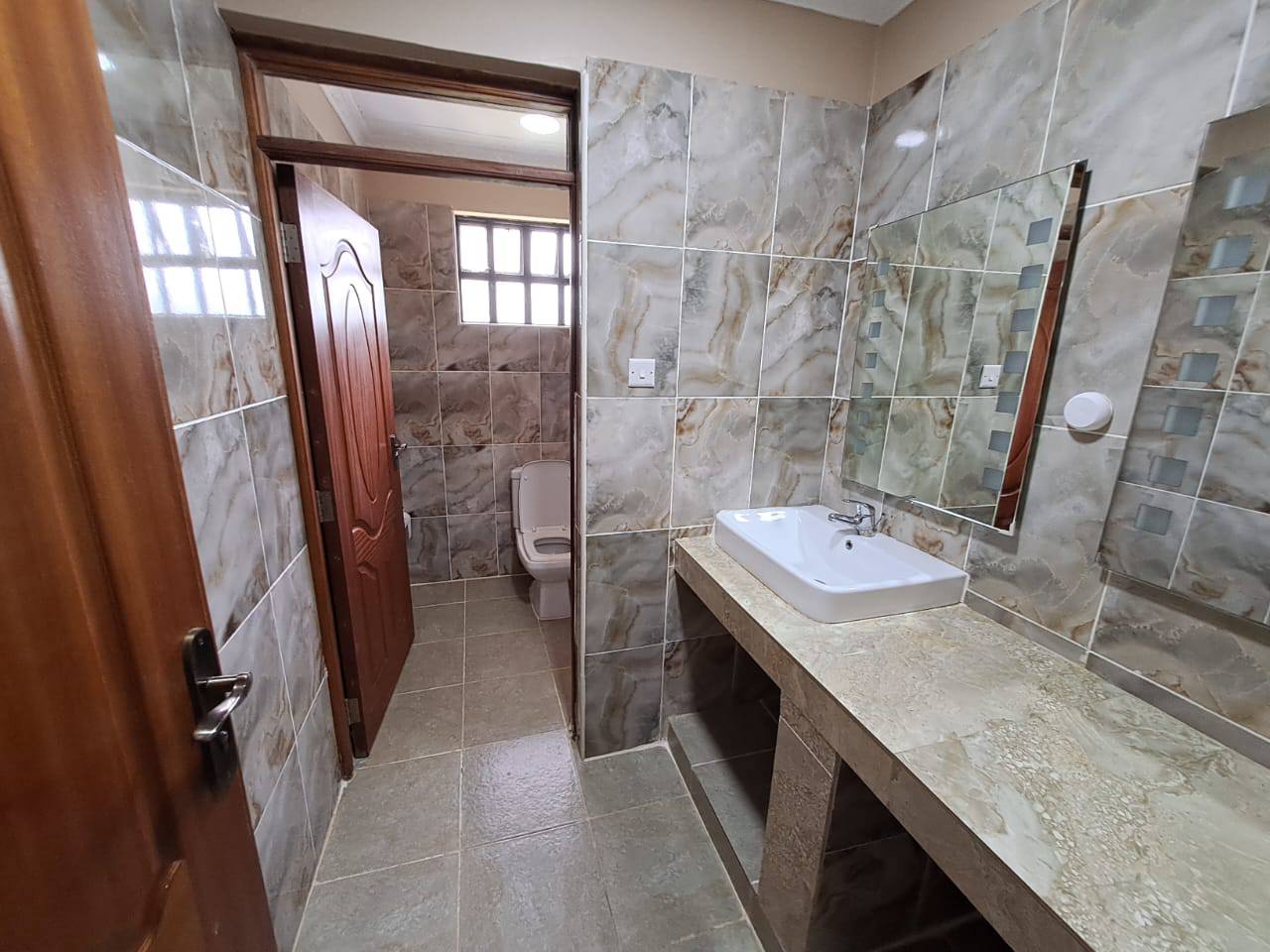 6 Bedroom villa image 12