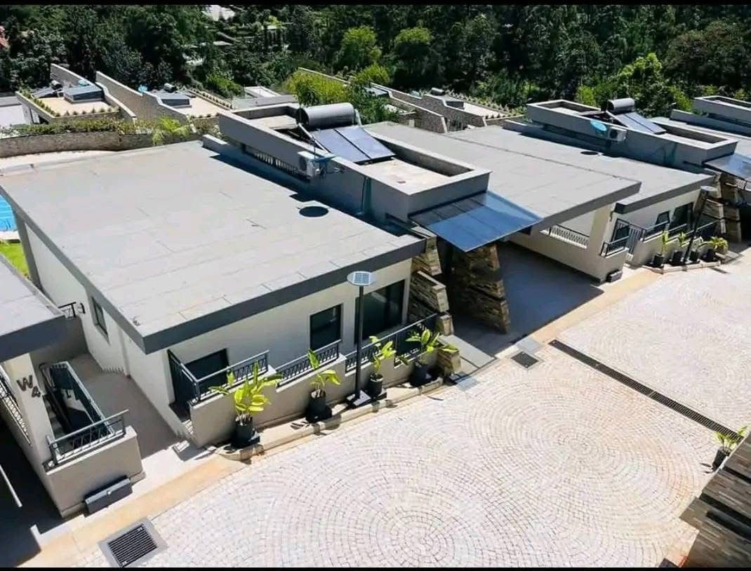 5 Bedroom Villa image 5