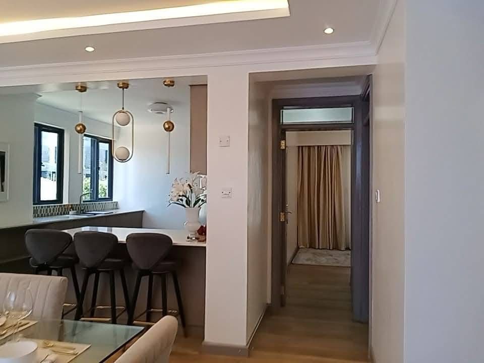 4 Bedroom and DSQ image 4