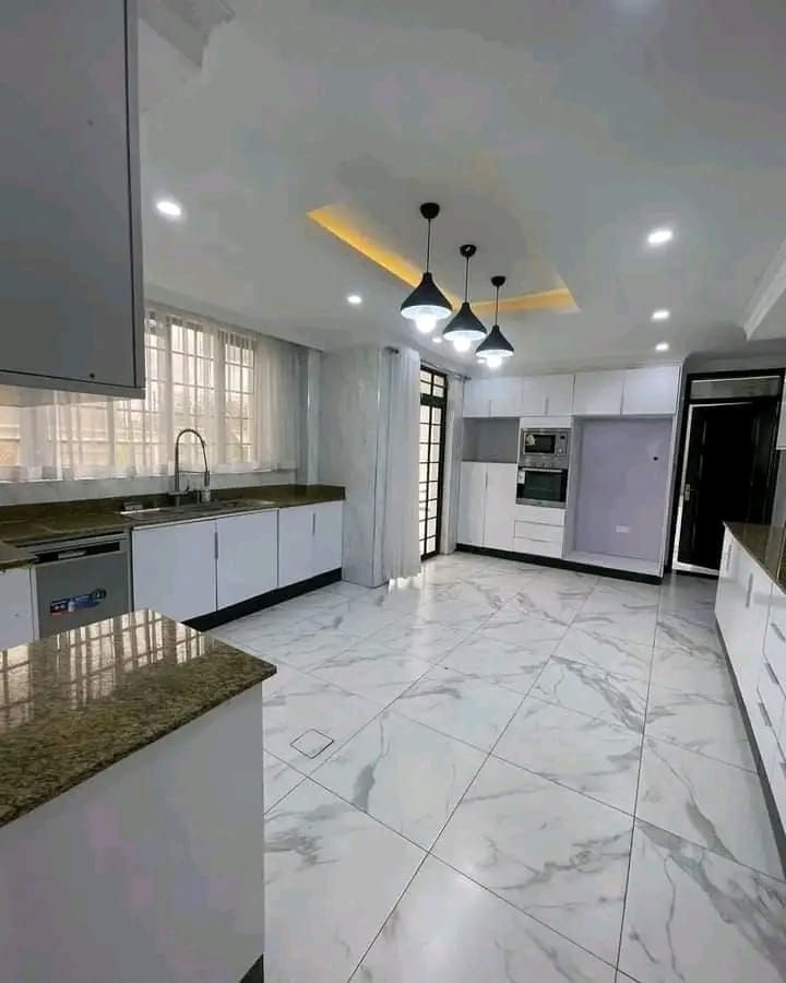 7 Bedroom image 4