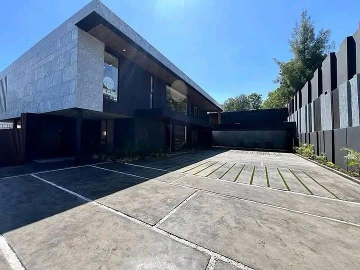 5 Bedroom image 2