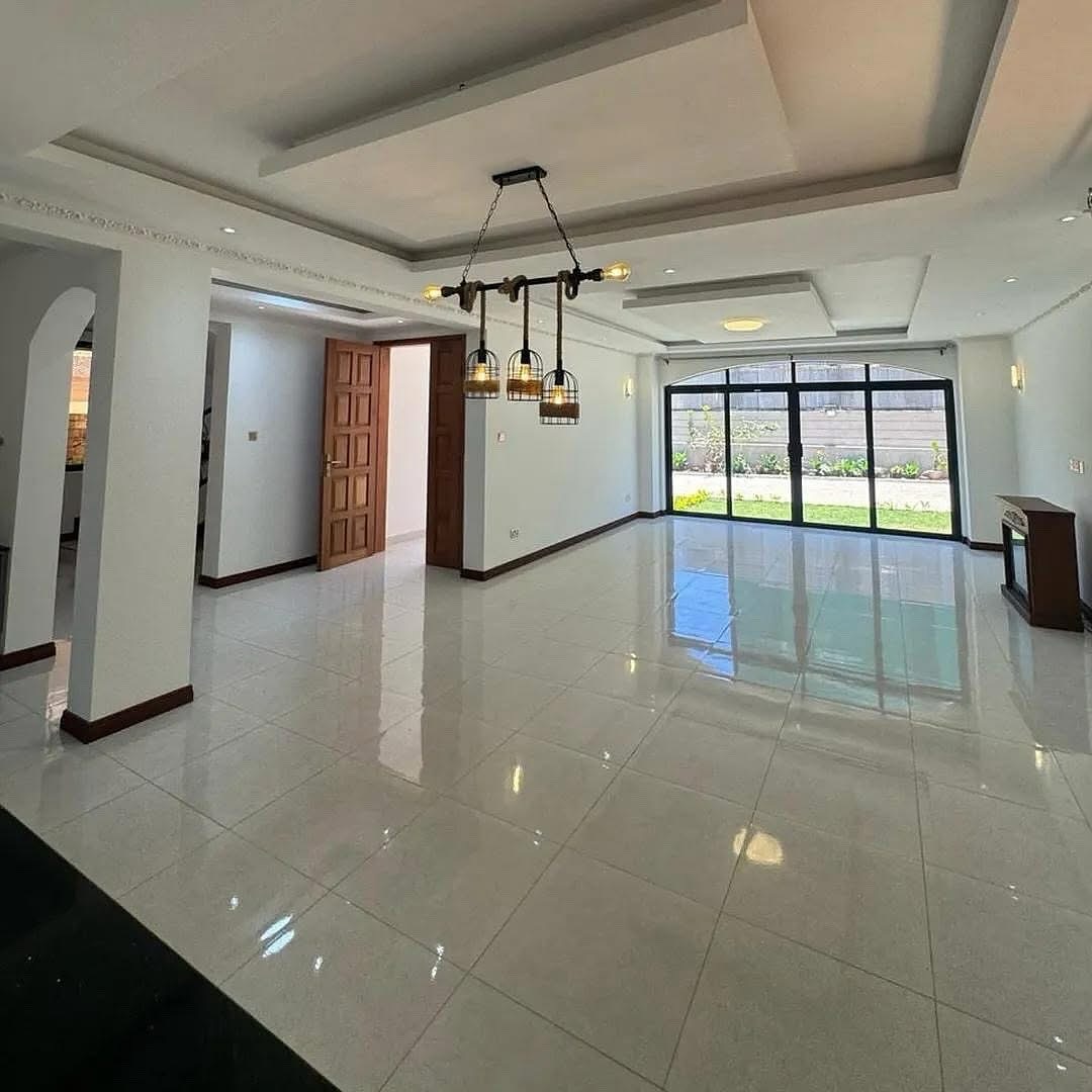 5 Bedroom Townhouse image 4