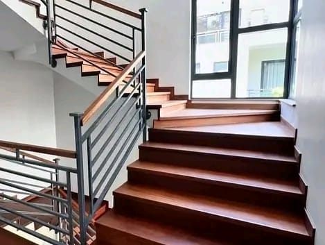 5-bedroom Townhouse+DSQ image 4