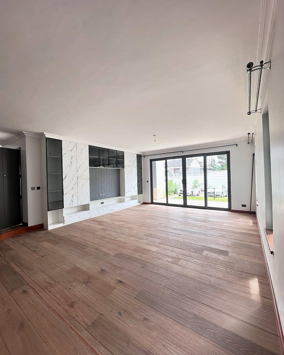 5 Bedroom Villa image 2