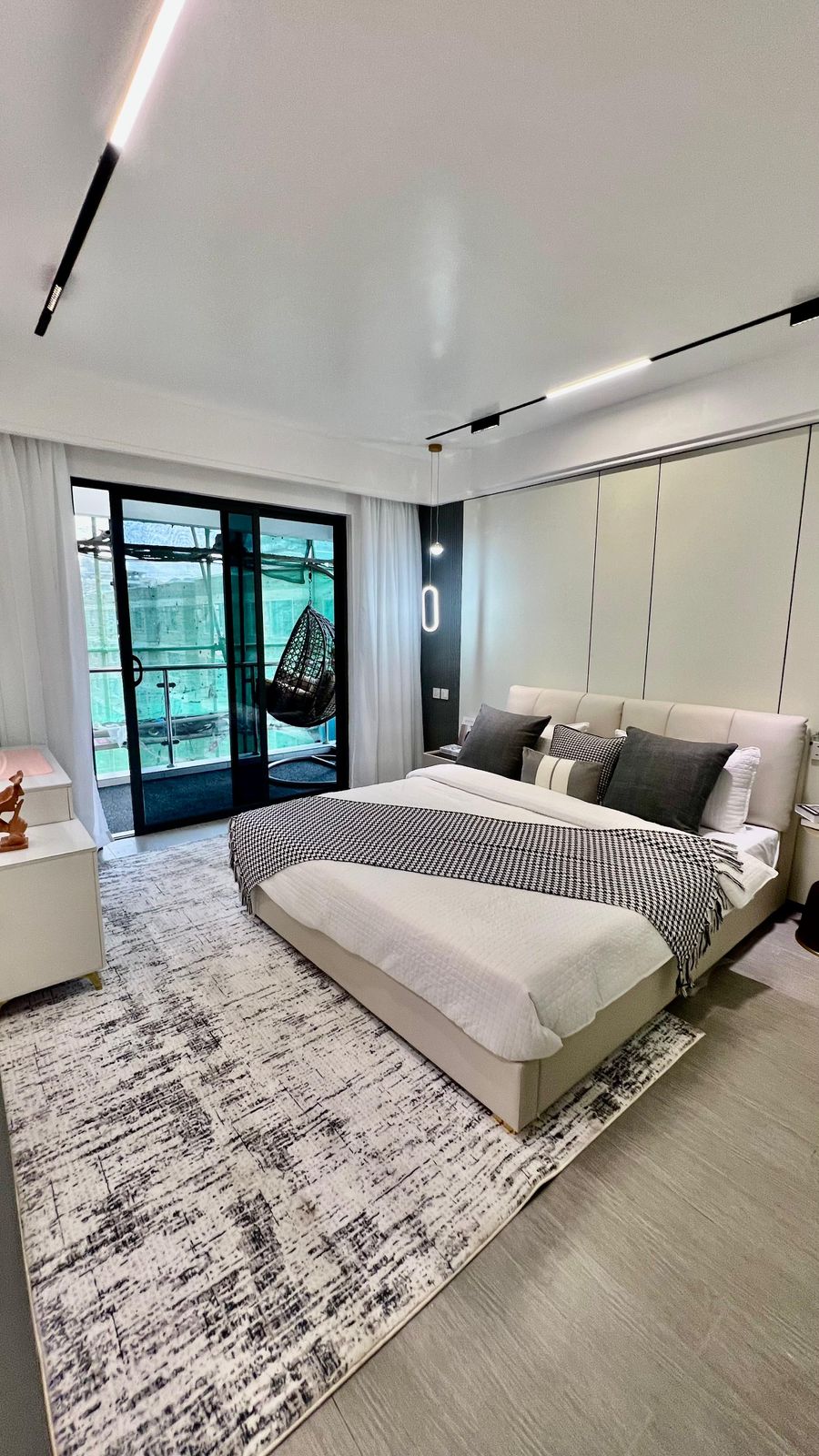 3 Bedroom Apartment image 10