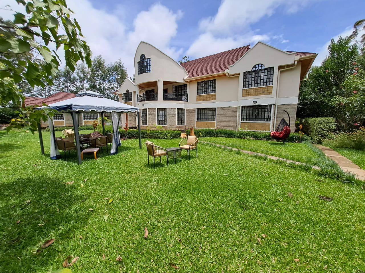 6 Bedroom villa image 2