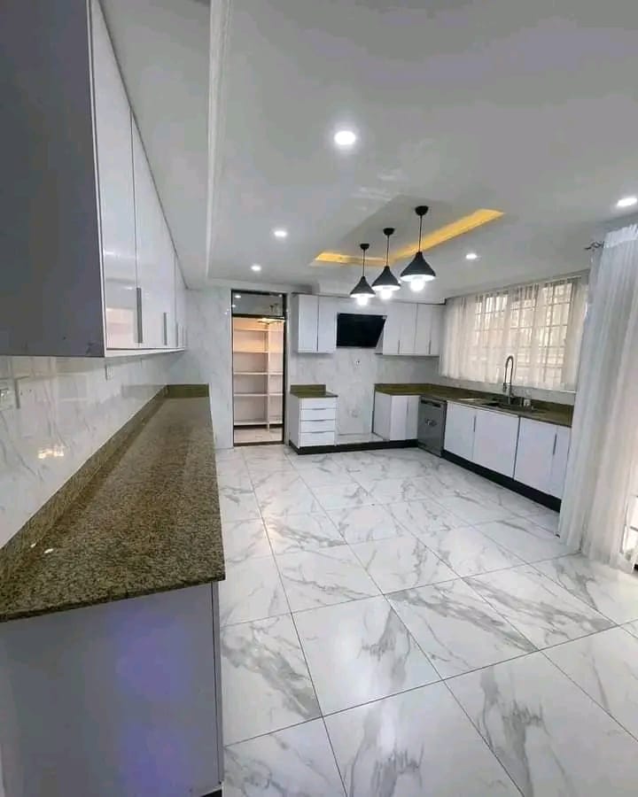 7-Bedroom Townhouse with DSQ for Sale in Karen image 3
