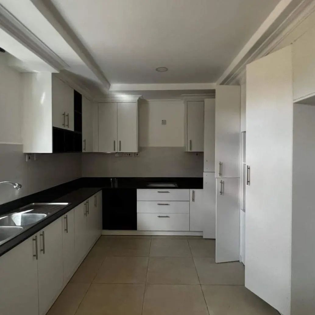 5-Bedroom image 3
