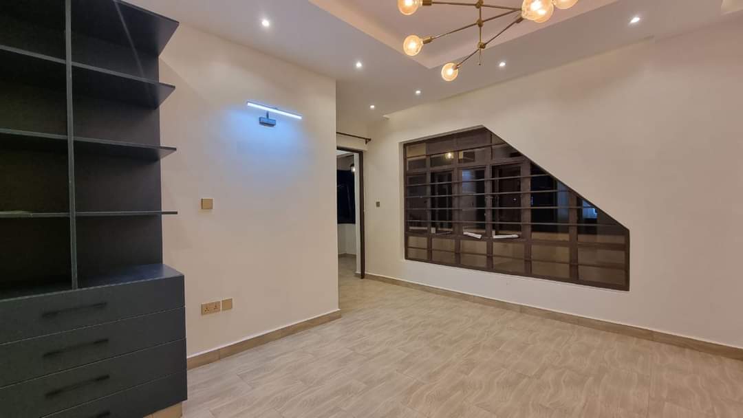 4-Bedroom image 6