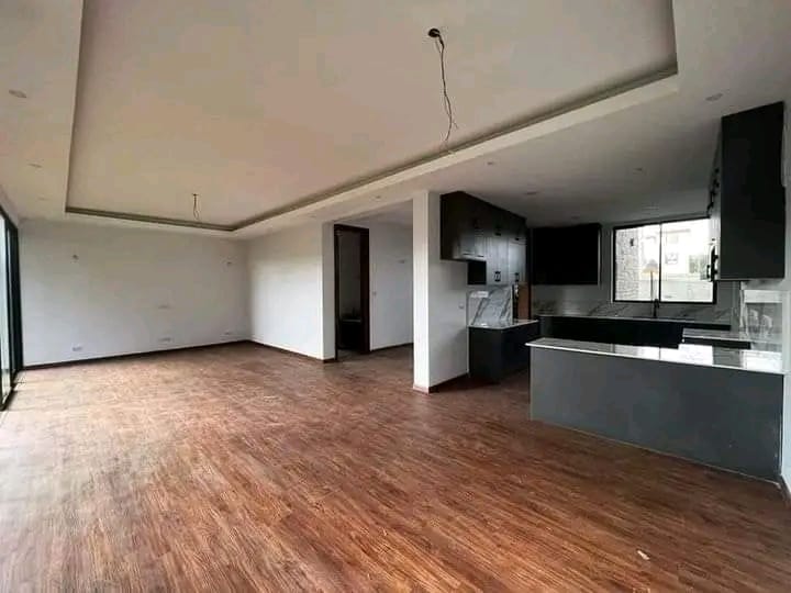 Stunning 5-bedroom villa in Membley image 3