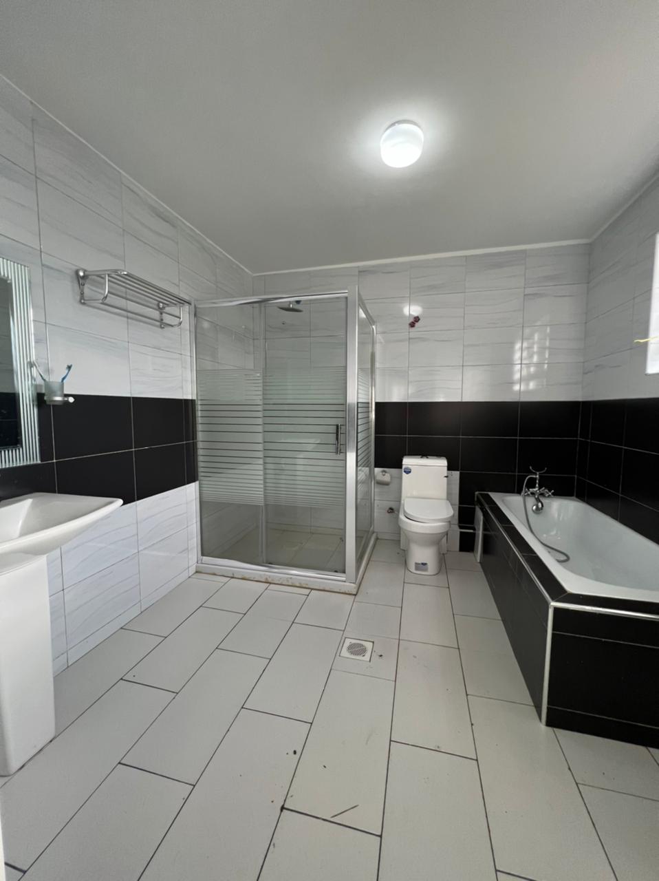 4-Bedroom image 9