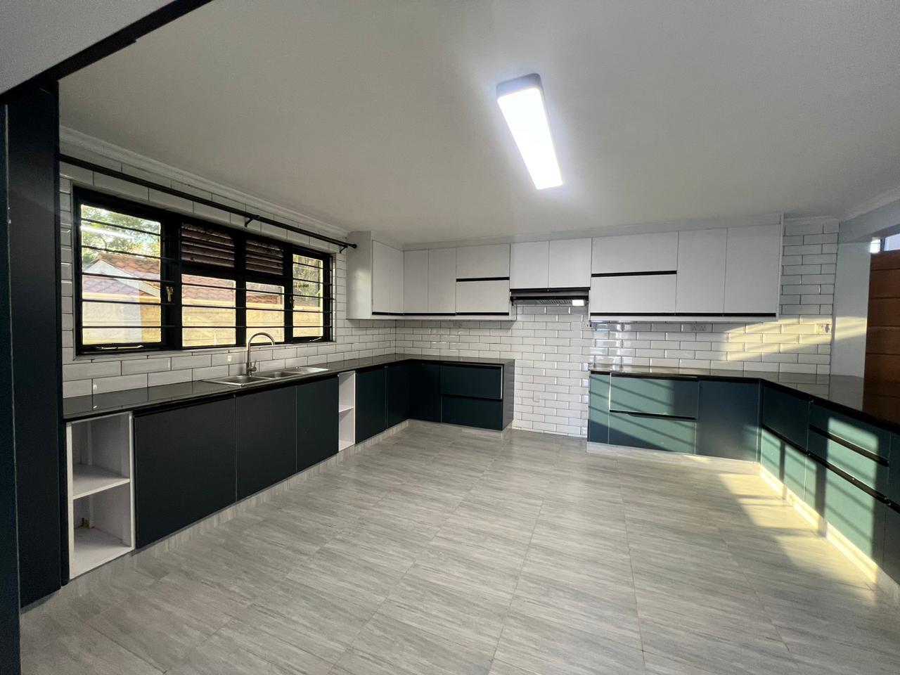 4 Bedroom Villa image 5
